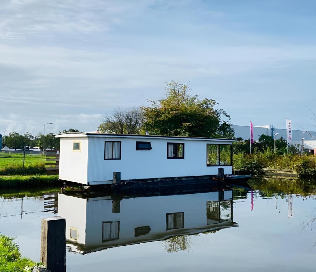 Woonboot In Sumar Gelegen Tussen Leeuwarden En Drachten Suameer Ngoại thất bức ảnh